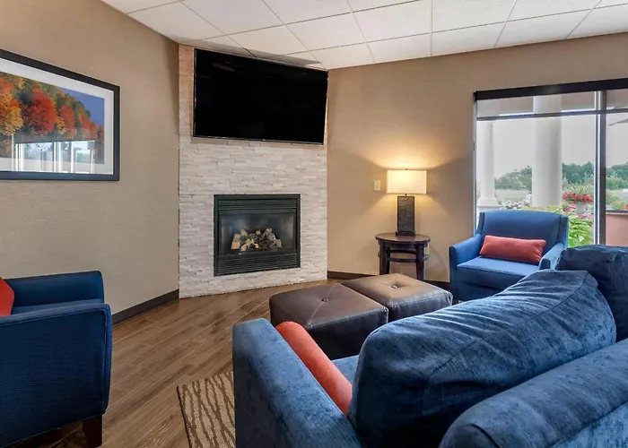 Comfort Suites Escanaba West