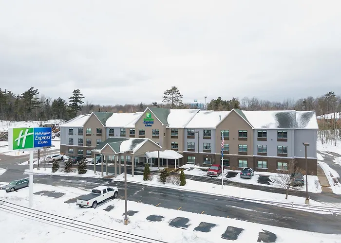 Holiday Inn Express & Suites Marquette By Ihg