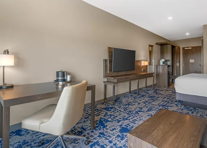Best Western Plus Marquette Hotel & Suites